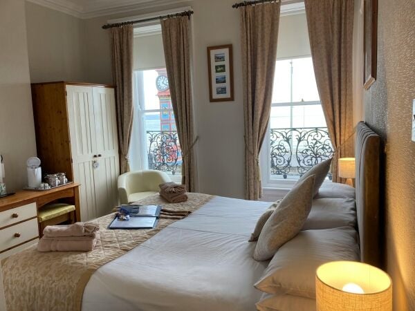 Highly Rated 9 Bedroom B&B Enjoying An Unrivalled Sea Facing Position With Self-Contained 2 Bedroom Owners Maisonette