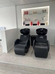 Busy Salon in a great location easily accessible & parking right outside the shop Photo 3