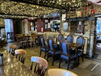 DORSET - PROMINENT ROADSIDE PUBLIC HOUSE IN POPULAR LANDMARK VILLAGE