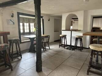 SOMERSET - VILLAGE FREEHOUSE ON MAIN ROAD NEAR DORSET BORDER Photo 3