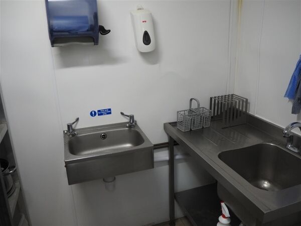 Cafe & Sandwich Bars For Sale in Cottingham Photo 3