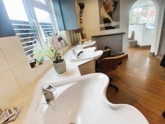 Established Hairdressing Salon in Tilehurst, Reading. Scope for Beauty and Nails Photo 3