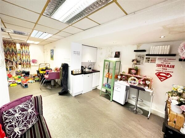 Barbers/Beauty Salon in Hazel Grove Photo 3