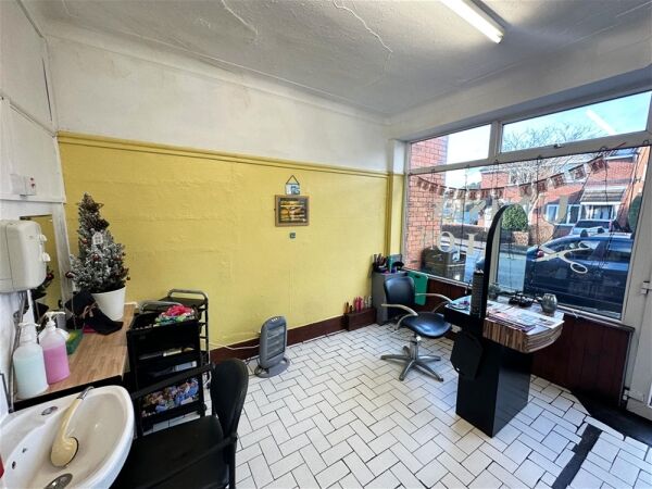 Commercial Property in Helsby, Frodsham Photo 3