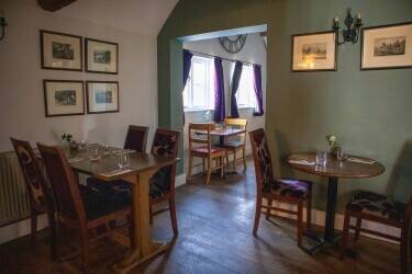 BUCKINGHAMSHIRE - VILLAGE PUB WITH POTENTIAL FOR FOOD-LED BUSINESS