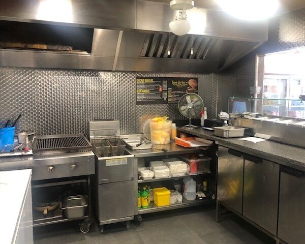 London Properties are pleased to offer to the market shop investment situated close proximity to South Oxhey Central with local shops, supermarket, le Photo 3