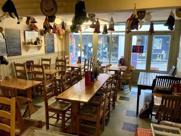 DAYTIME CAFÉ Photo 3