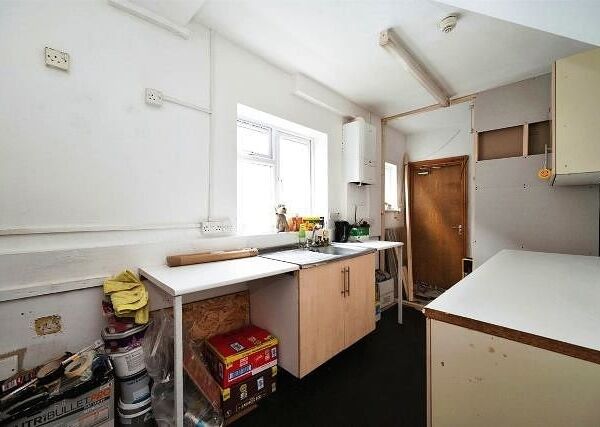 Traditional Newsagent, With Convenience Grocery, Off Licence & National Lottery for Sale