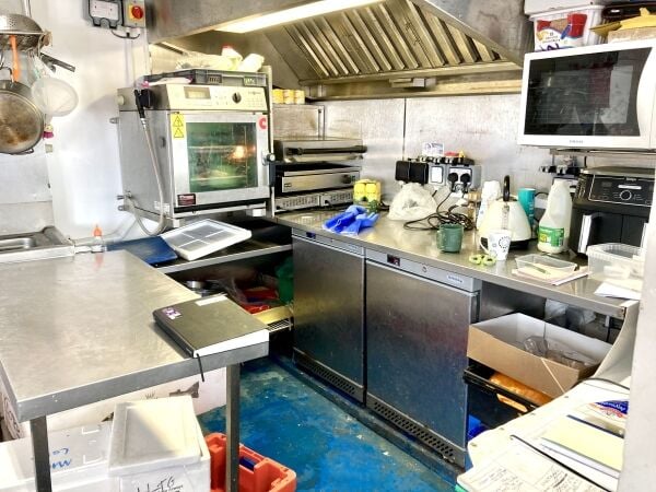 FISHMONGERS & SEAFOOD DELI/CAFE
