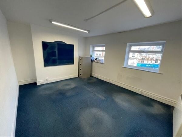 Second Floor Office Suite To Let For Sale in Newton Abbot Second Floor Office Suite To Let For Sale in Newton Abbot