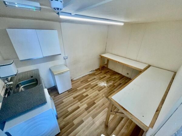 Freehold Commercial Property Located In Redruth Freehold Commercial Property Located In Redruth