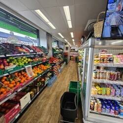 Off-licence supermarket grocery Photo 3