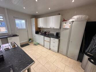 ESTABLISHED HAIR SALON IN VERSTAILE PREMISES  WITH 3 BED SELF CONTAINED FLAT  LOCATED IN LANCING, WE