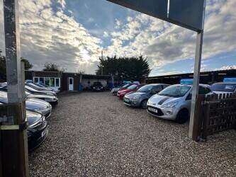 Car Dealer for Sale With Workshop Showroom and Kitchen Photo 3