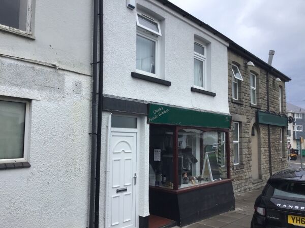 £3,300+ p/wk  BUTCHERs SHOP WITH NICE, S/CONT FLAT, BRIDGEND Photo 3