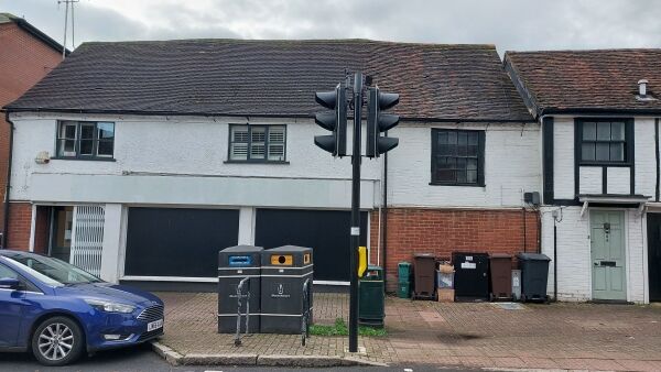 Vacant Retail Unit: High Street, Redbourn Photo 3