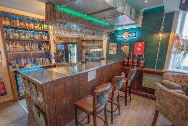 Popular and Established Bar & Restaurant Business Photo 3