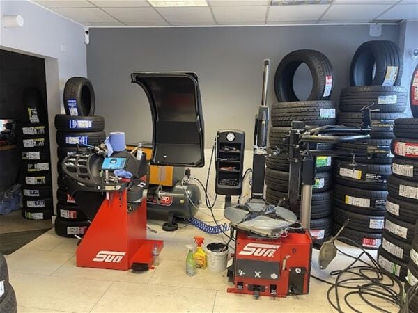 SPECIALIST TYRE SERVICE PROVIDER SPECIALIST TYRE SERVICE PROVIDER