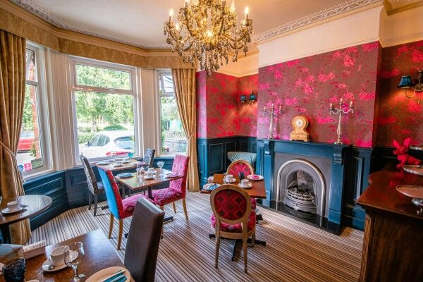 High Quality Award Winning B&B Overlooking Park