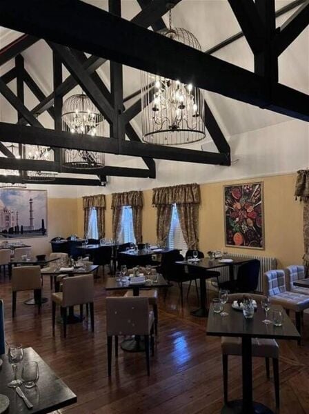 LEASEHOLD FULLY FITTED
LICENCED RESTAURANT