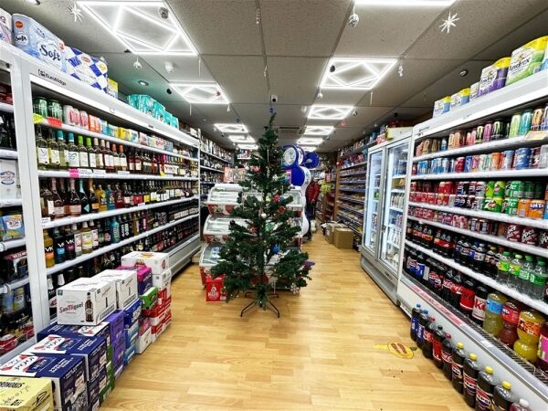 Newsagent/Off License in Urmston Photo 3