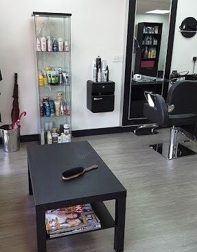 Barbers And Unisex Hairdresing Salon for Sale Barbers And Unisex Hairdresing Salon for Sale