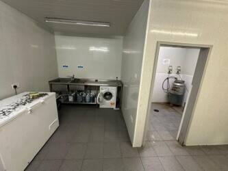 Fish and Chip shop fitted to the highest of standards. State of the art. Price is negotiable. Photo 3