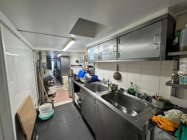 Leasehold Fish & Chip Takeaway Located In Studley Photo 3