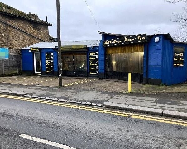 Fully Equipped Garage / Workshops for Sale Fully Equipped Garage / Workshops for Sale