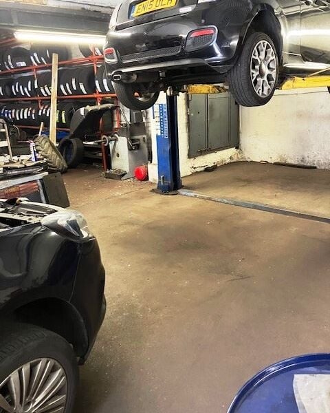 Fully Equipped Garage  /   Workshops for Sale