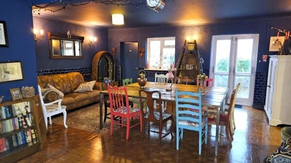 Retro Chic Exclusive Hire Business with Superior Owners Accommodation Retro Chic Exclusive Hire Business with Superior Owners Accommodation