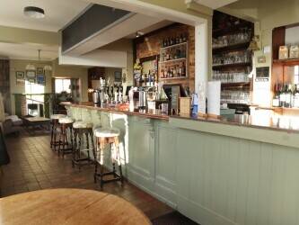 HAMPSHIRE – PICTURESQUE VILLAGE FREEHOUSE IN MEON VALLEY