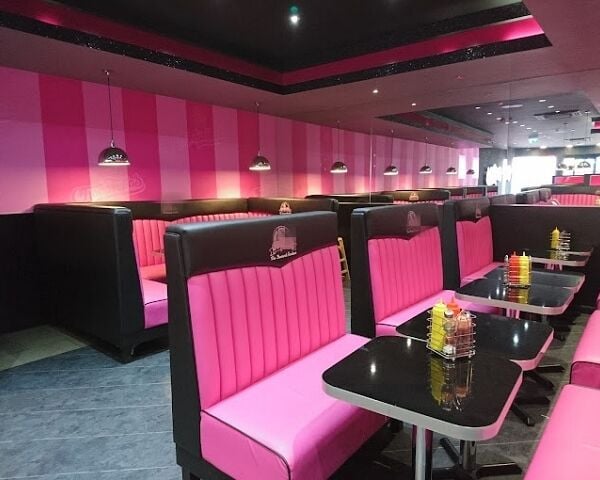 Dessert Café  /  Restaurant for Sale