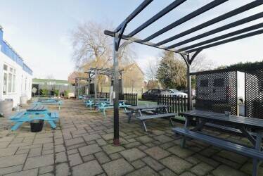 PUB, 3 BEDROOM FLAT & 2 MOBILE HOMES PUB, 3 BEDROOM FLAT & 2 MOBILE HOMES