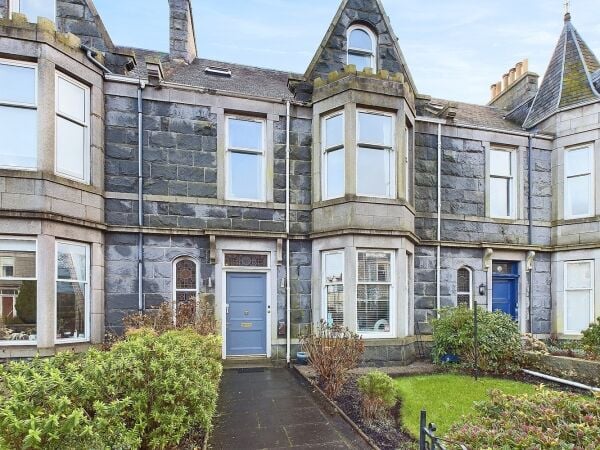 8 Letting Room Guest House in Prestigious Aberdeen Location