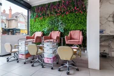 For Sale: Trendy Nail Salon on Busy North London High Street Photo 3
