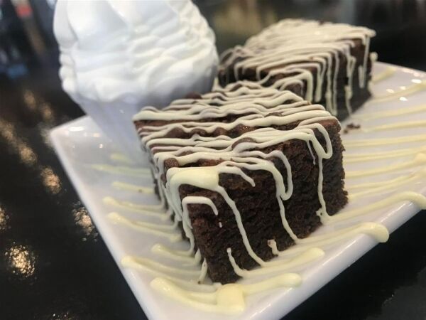 LEASEHOLD TURNKEY DESSERT UNIT
BEING SOLD WITHOUT CURRENT BUSINESS NAME SO IDEAL FOR OTHER USES OR AS AN ADDITION TO AN EXISTING OR NEW DESSERT BRAND