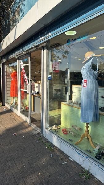 CLOTHING, FRAGRANCE AND JEWELLERY RETAILER CLOTHING, FRAGRANCE AND JEWELLERY RETAILER