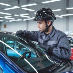 Auto Glass Fitting Service & Emergency Response Unit Auto Glass Fitting Service & Emergency Response Unit
