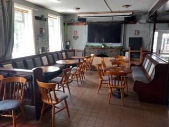GWENT VALLEYS - PROMINENT TOWN CENTRE PUBLIC HOUSE OVERLOOKING PARK