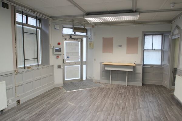 Opportunity to Acquire a Spacious Traditional Building Opportunity to Acquire a Spacious Traditional Building