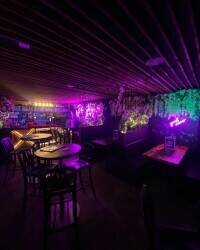 Cocktail bar