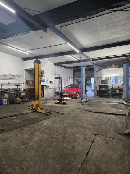 HIGHLY REGARDED MOT AND VEHICLE REPAIR BUSINESS