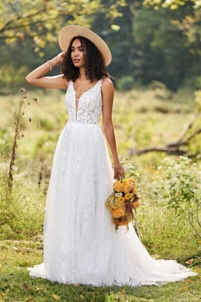 E-COMMERCE AWARD-WINNING GLOBAL BRIDAL BRAND