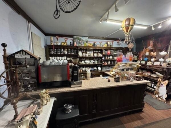 Leasehold Tearooms & Food Emporium Located In The Market Place, Warwick Town Centre Leasehold Tearooms & Food Emporium Located In The Market Place, Warwick Town Centre