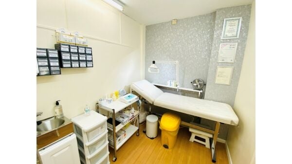 Beloved Beauty Salon with Loyal Client Base & Prime Location Beloved Beauty Salon with Loyal Client Base & Prime Location