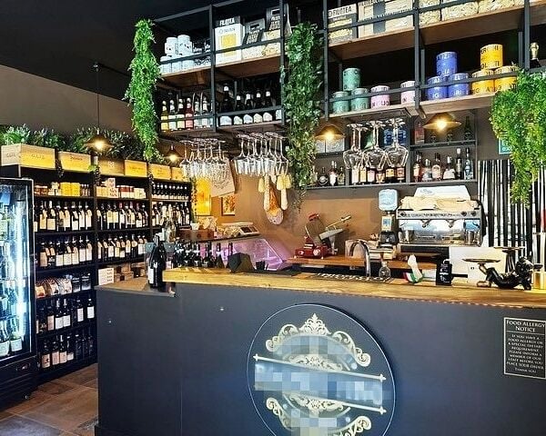 Italian Café Restaurant & Wine Bar for Sale