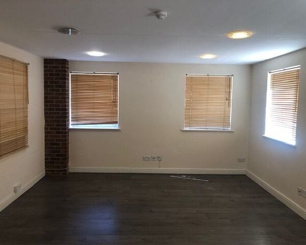 Ground Floor Office to Let in Northwood Hills
