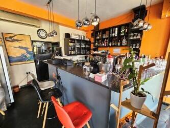 STUNNING ITALIAN RESTAURANT WITH 4 BED FLAT ABOVE—A3, A5 & ALCOHOL LICENCE (2400) STUNNING ITALIAN RESTAURANT WITH 4 BED FLAT ABOVE—A3, A5 & ALCOHOL LICENCE (2400)