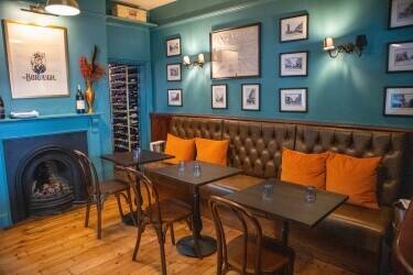 BERKSHIRE - FREEHOLD TOWN CENTRE BAR AND RESTAURANT